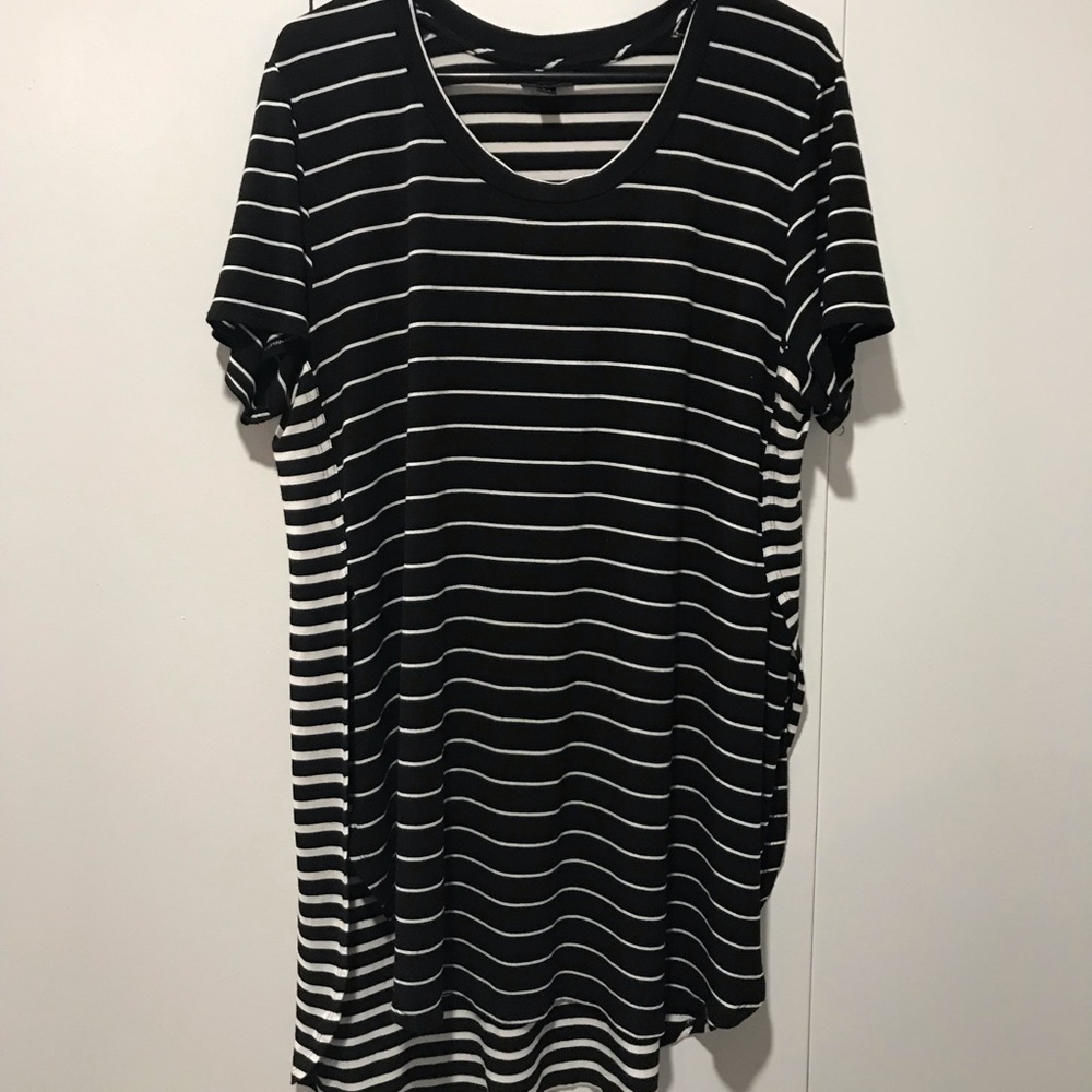 Women’s striped tunic tee